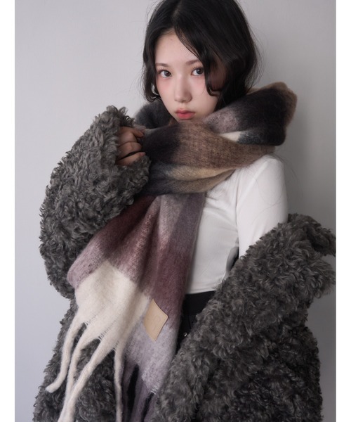 mellowneon（メロウネオン）の「ボリュームブロックチェックマフラー（マフラー・レディース・グレー/ベージュ/グリーン/ブラウン/チャコールグレー/ブルー/カーキ/ベビーピンク/マスタード・FREE）」の20枚目の写真