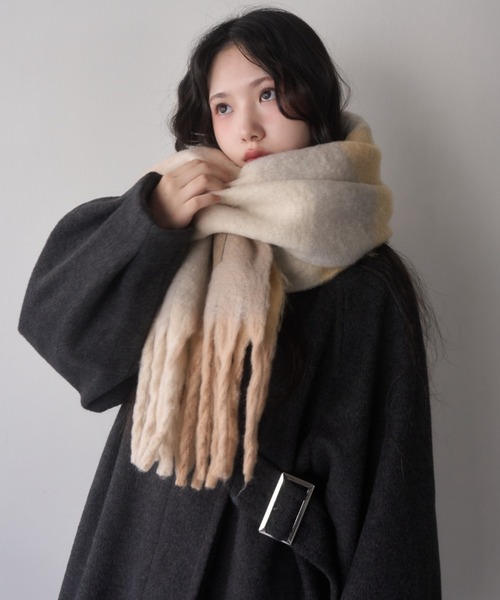 mellowneon（メロウネオン）の「ボリュームブロックチェックマフラー（マフラー・レディース・グレー/ベージュ/グリーン/ブラウン/チャコールグレー/ブルー/カーキ/ベビーピンク/マスタード・FREE）」の16枚目の写真
