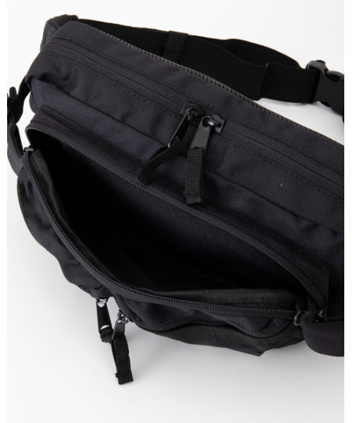 RVCA（ルーカ）の「RVCA メンズ  WAIST PACK DELUXE バッグ【2023年秋冬モデル】/ルーカワンポイントブランドロゴスクエアウエストバッグ（ボディバッグ/ウエストポーチ・メンズ・ブラック・FREE）」の11枚目の写真