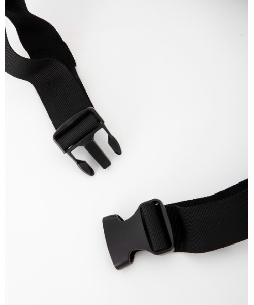 RVCA（ルーカ）の「RVCA メンズ  WAIST PACK DELUXE バッグ【2023年秋冬モデル】/ルーカワンポイントブランドロゴスクエアウエストバッグ（ボディバッグ/ウエストポーチ・メンズ・ブラック・FREE）」の7枚目の写真