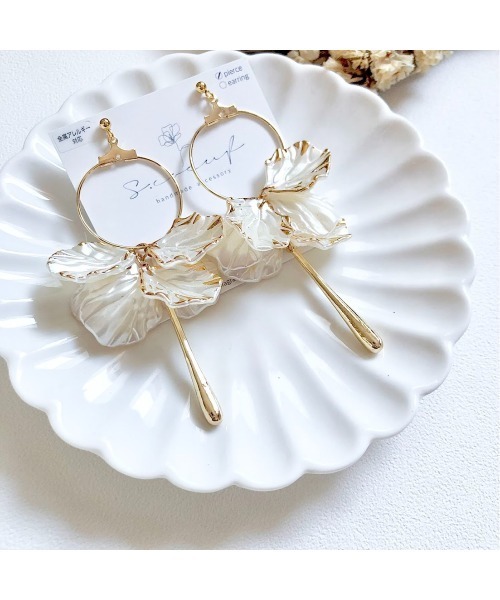 tone(トーン)の「【S.coeuf】【S.coeuf】金属アレルギー対応ピアス フープ×ふちどりゴールドシェル(MA)(ピアス(両耳用)・レディース・ホワイト/クリア・FREE)」の4枚目の写真