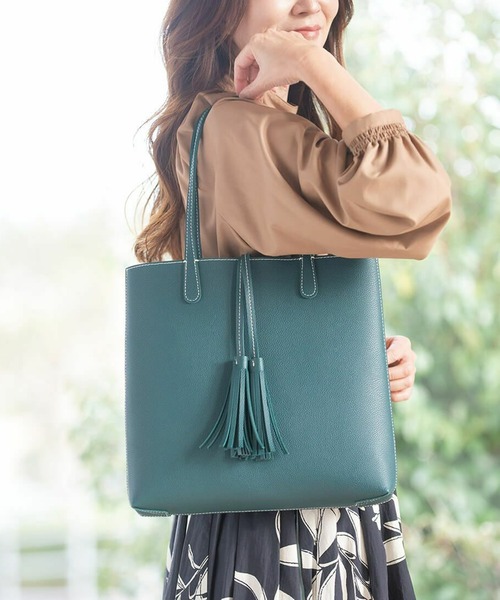 BarcosBlue（バルコスブルー）の「【BARCOS BLUE/バルコスブルー】タッセル付きトートバッグ（小さめサイズ）（トートバッグ・レディース・ブルー/シルバー/ブルーグリーン/ラベンダー/ホワイト/ピンク/レッド・ONE SIZE）」の3枚目の写真