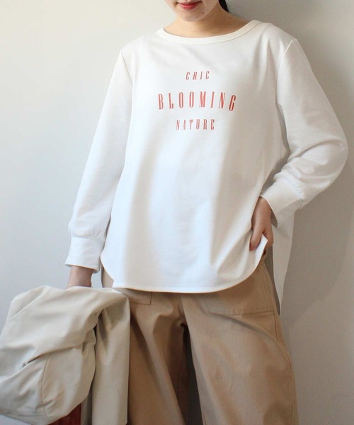 leswel(レスウェル)の「【L~5L 大きいサイズ】ミニ裏毛 ラウンドヘム プリントT(Tシャツ/カットソー・レディース・ネイビー/ラベンダー/オフホワイト・4L/3L/LL/L/5L)」の2枚目の写真
