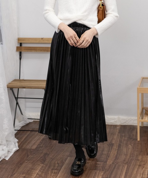 pumpkin port（パンプキンポート）の「メタリック プリーツ ロングスカート（スカート・レディース・ブラック/シルバー・M）」の4枚目の写真