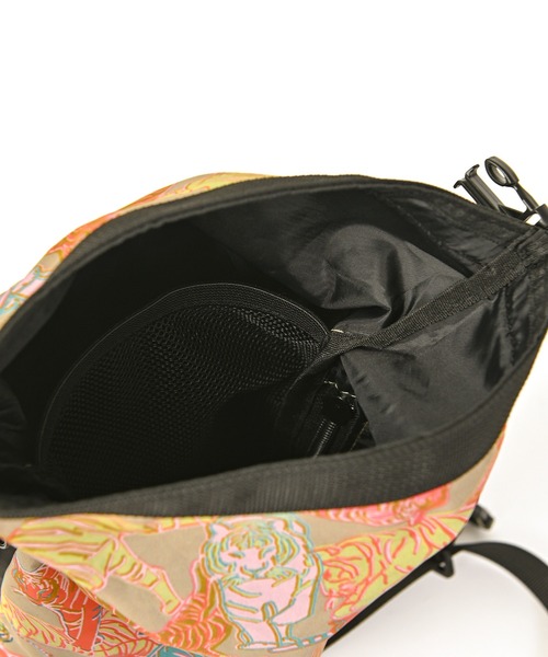 KiU(キウ)の「スタッフサックミニポシェット(ショルダーバッグ・レディース・カーキ/ブラック系その他/タイガーカモ/アニマル/ブラック×カーキ/ブラック/レオパード/ベージュ系その他/ダークパープル・FREE)」の18枚目の写真