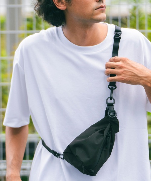 KiU(キウ)の「スタッフサックミニポシェット(ショルダーバッグ・レディース・カーキ/ブラック系その他/タイガーカモ/アニマル/ブラック×カーキ/ブラック/レオパード/ベージュ系その他/ダークパープル・FREE)」の10枚目の写真