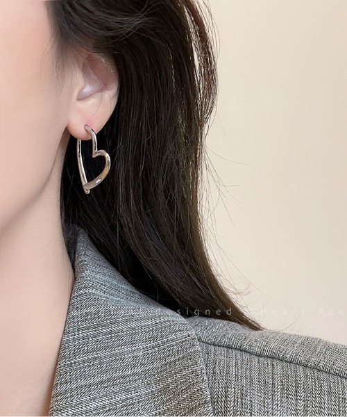 LA VORAGINE(ラ ヴォラジネ)の「アレルギー対応ハート形ピアス(ピアス(両耳用)・レディース・シルバー/ゴールド・FREE)」の2枚目の写真