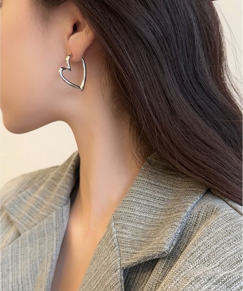 LA VORAGINE(ラ ヴォラジネ)の「アレルギー対応ハート形ピアス(ピアス(両耳用)・レディース・シルバー/ゴールド・FREE)」の3枚目の写真