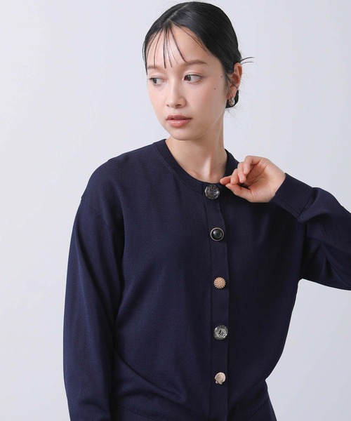 Torrazzo Donna（トラッゾドンナ）の「ビジュー釦クルーカーディガン（カーディガン/ボレロ・レディース・ホワイト/グリーン/ネイビー・FREE）」の15枚目の写真