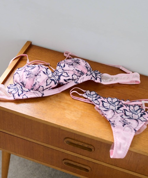 Ravijour（ラヴィジュール）の「ホログラフィ ホットリフト ブラ(B～C