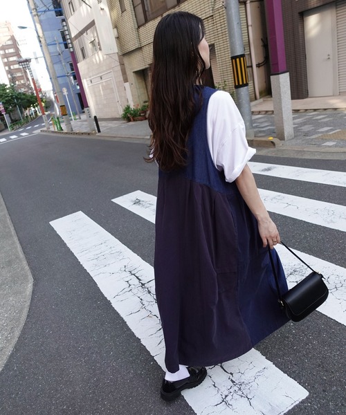 CORNERS（コーナーズ）の「デニム切り替えジャンスカ（ジャンパースカート・レディース・インディゴブルー/キナリ/ブラック/カーキ・FREE）」の5枚目の写真