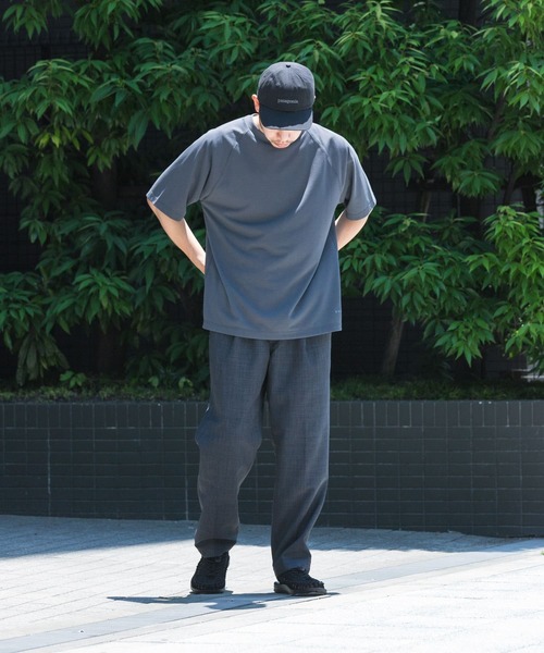 EKAL（エカル）の「『UR TECH DRYLUXE』ハイツイストイージートラウザー（その他パンツ・メンズ・モカ/チャコールグレー・MEDIUM/LARGE）」の8枚目の写真