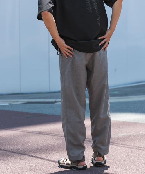 EKAL（エカル）の「『UR TECH DRYLUXE』ハイツイストイージートラウザー（その他パンツ・メンズ・モカ/チャコールグレー・MEDIUM/LARGE）」の12枚目の写真