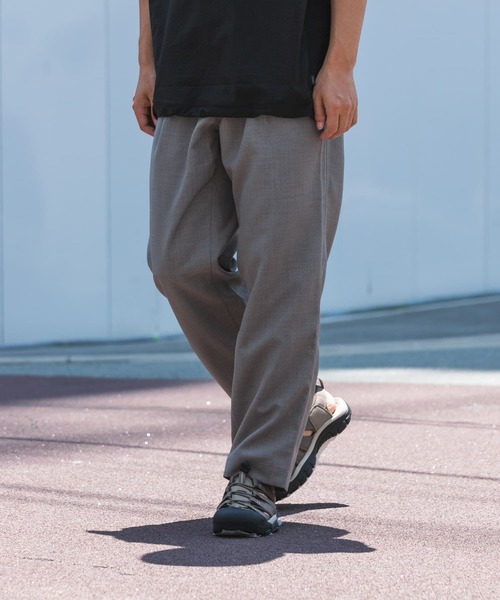 EKAL（エカル）の「『UR TECH DRYLUXE』ハイツイストイージートラウザー（その他パンツ・メンズ・モカ/チャコールグレー・MEDIUM/LARGE）」の13枚目の写真