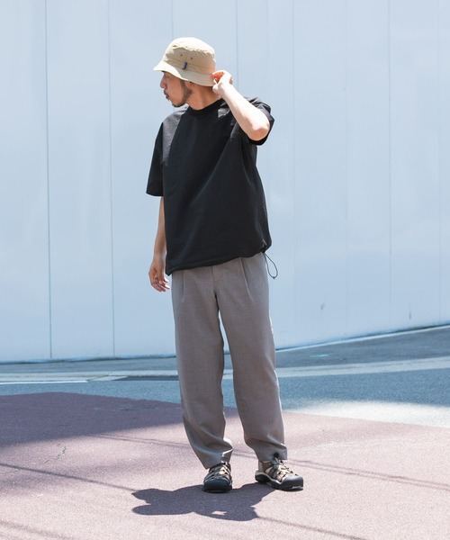 EKAL（エカル）の「『UR TECH DRYLUXE』ハイツイストイージートラウザー（その他パンツ・メンズ・モカ/チャコールグレー・MEDIUM/LARGE）」の9枚目の写真