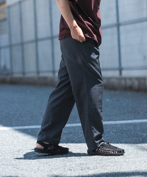 EKAL（エカル）の「『UR TECH DRYLUXE』ハイツイストイージートラウザー（その他パンツ・メンズ・モカ/チャコールグレー・MEDIUM/LARGE）」の6枚目の写真