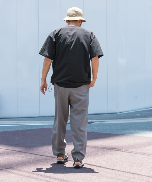 EKAL（エカル）の「『UR TECH DRYLUXE』ハイツイストイージートラウザー（その他パンツ・メンズ・モカ/チャコールグレー・MEDIUM/LARGE）」の10枚目の写真