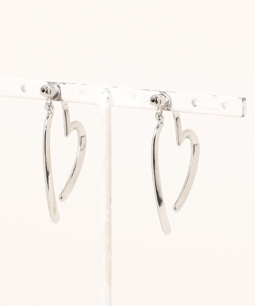 AZUL by moussy(アズールバイマウジー)の「ハートシェイプスウィングピアス(ピアス(両耳用)・レディース・ゴールド系その他/シルバー・FREE)」の13枚目の写真
