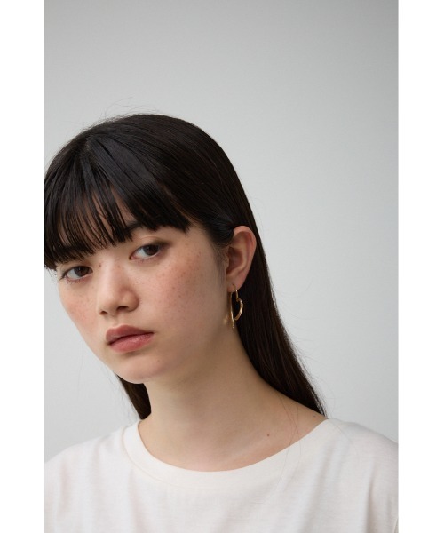 AZUL by moussy(アズールバイマウジー)の「ハートシェイプスウィングピアス(ピアス(両耳用)・レディース・ゴールド系その他/シルバー・FREE)」の6枚目の写真