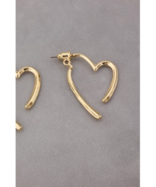 AZUL by moussy(アズールバイマウジー)の「ハートシェイプスウィングピアス(ピアス(両耳用)・レディース・ゴールド系その他/シルバー・FREE)」の4枚目の写真