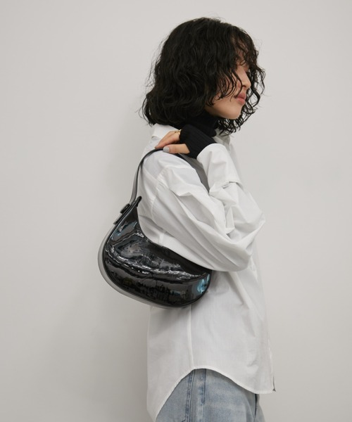 Aunt Marie's（アントマリーズ）の「エナメルムーンワンハンドルミニバッグ（ハンドバッグ・レディース・アイボリー/ブラック/レッド・FREE）」の4枚目の写真