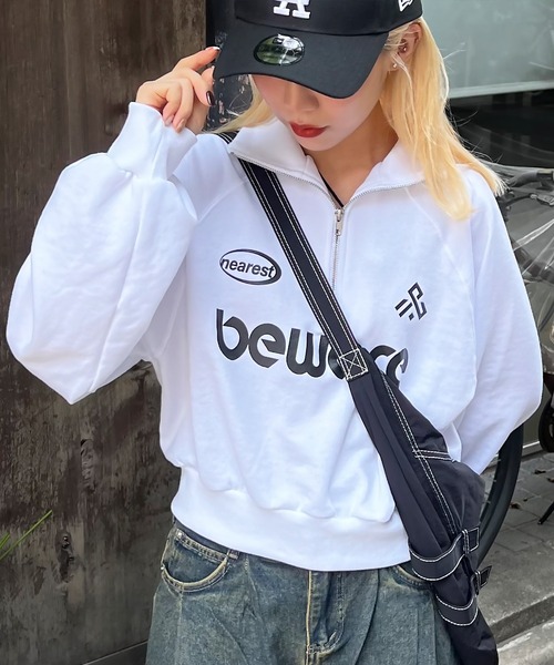 SPINNS(スピンズ)の「BEWAREロゴ ハーフジップスウェット(スウェット・レディース・ピンク/ネイビー/オートミール/オフホワイト/ブラック・ONESIZE)」の6枚目の写真