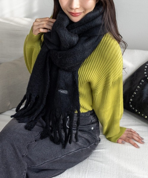 clear（クリア）の「【11色展開】フリンジボリュームマフラー[厚手　もこもこ感　大人 カジュアル 着回し抜群 ]≪再入荷≫（マフラー・レディース・レッド/ブルー/サックスブルー/アイボリー/グリーン/ピンク/ブルー系その他/イエロー/マルチ/ピンク系その他/ブラック・F）」の3枚目の写真