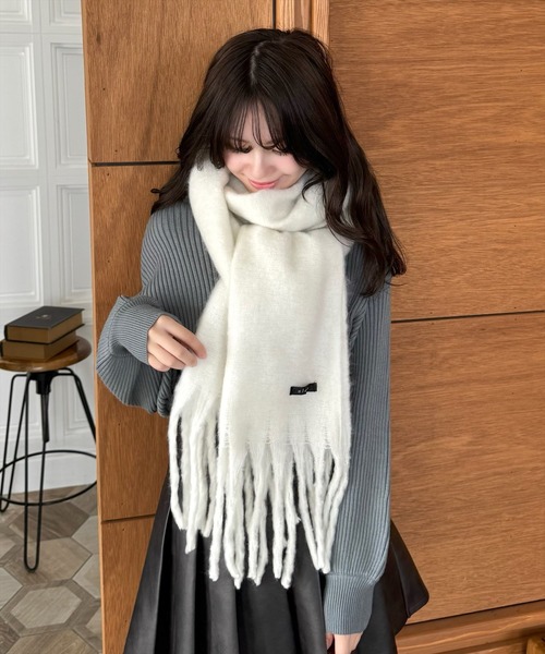 clear（クリア）の「【11色展開】フリンジボリュームマフラー[厚手　もこもこ感　大人 カジュアル 着回し抜群 ]≪再入荷≫（マフラー・レディース・レッド/ブルー/サックスブルー/アイボリー/グリーン/ピンク/ブルー系その他/イエロー/マルチ/ピンク系その他/ブラック・F）」の22枚目の写真