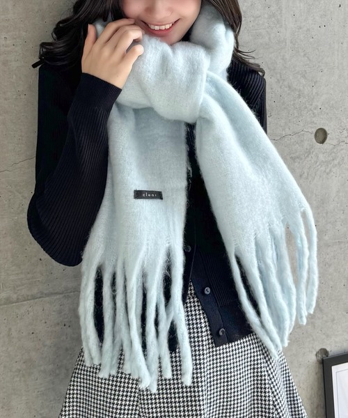 clear（クリア）の「【11色展開】フリンジボリュームマフラー[厚手　もこもこ感　大人 カジュアル 着回し抜群 ]≪再入荷≫（マフラー・レディース・レッド/ブルー/サックスブルー/アイボリー/グリーン/ピンク/ブルー系その他/イエロー/マルチ/ピンク系その他/ブラック・F）」の15枚目の写真