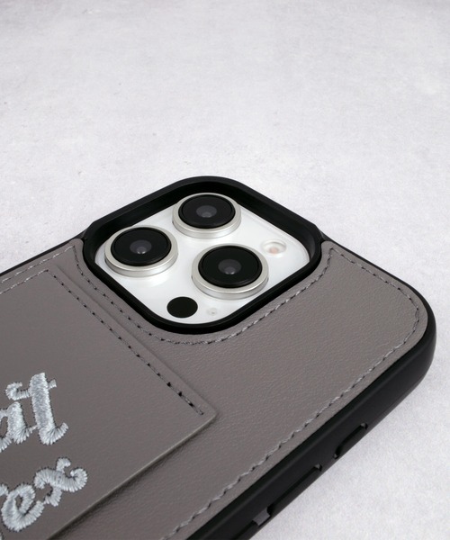 AVIREX（アヴィレックス）の「iPhone16 iPhone16Pro アヴィレックス [ポケット付き刺繍背面]（スマホケース/カバー・メンズ・ブラック/グレー/ネイビー・iPhone 16/iPhone 16 Pro）」の7枚目の写真