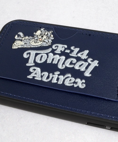 AVIREX（アヴィレックス）の「iPhone16 iPhone16Pro アヴィレックス [ポケット付き刺繍背面]（スマホケース/カバー・メンズ・ブラック/グレー/ネイビー・iPhone 16/iPhone 16 Pro）」の12枚目の写真