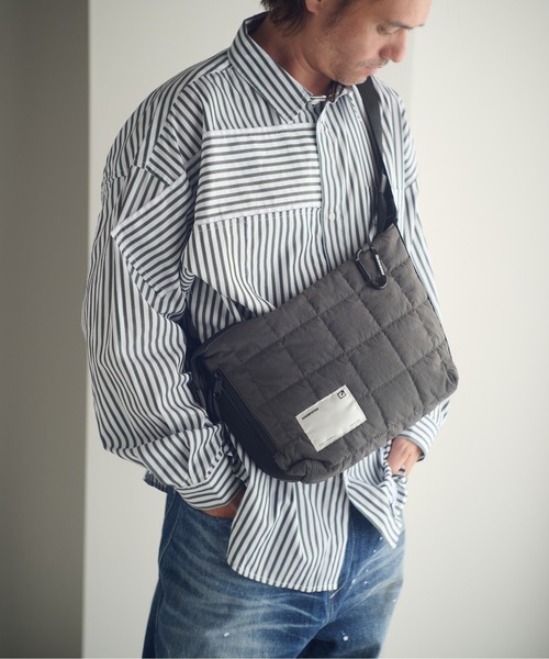 ADAM PATEK(アダムパテック)の「ADAMPATEK/square quilt middle shoulder bag/スクエアキルトミディアムショルダーバッグ(AP2429023)(ショルダーバッグ・レディース・カーキ/ブラック/グレー・FREE)」の3枚目の写真