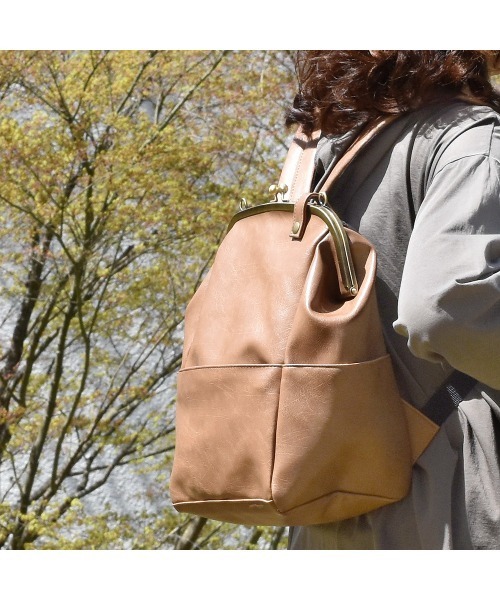 KAZZU SELECT(カッズセレクト)の「ナチュラルがま口リュック(バックパック/リュック・レディース・ブラウン/ダークブラウン/ベージュ/ブラック・ONE SIZE)」の11枚目の写真