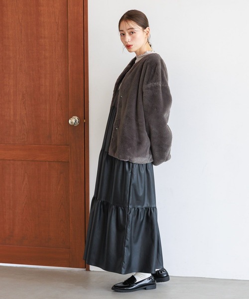 LAKOLE（ラコレ）の「ノーカラーファーブルゾン / 135667（ブルゾン・レディース・チャコール/アイボリー・MEDIUM/SMALL）」の4枚目の写真