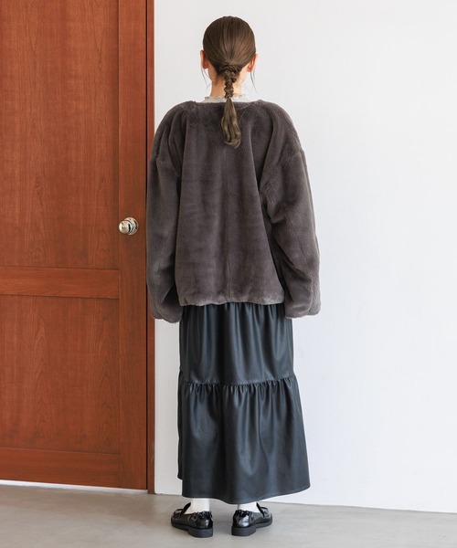 LAKOLE（ラコレ）の「ノーカラーファーブルゾン / 135667（ブルゾン・レディース・チャコール/アイボリー・MEDIUM/SMALL）」の5枚目の写真