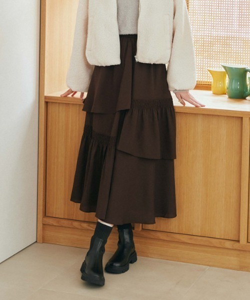 archives(アルシーヴ)の「マットサテンシャーリングティアードスカート(スカート・レディース・グレー/ブラウン/アイボリー/ブラック・MEDIUM)」の4枚目の写真