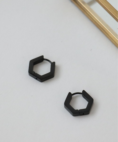 Three Four Time(スリーフォータイム)の「ロッカクステンレスワンタッチピアス(ピアス(両耳用)・レディース・ゴールド/シルバー/ブラック・FREE)」の8枚目の写真