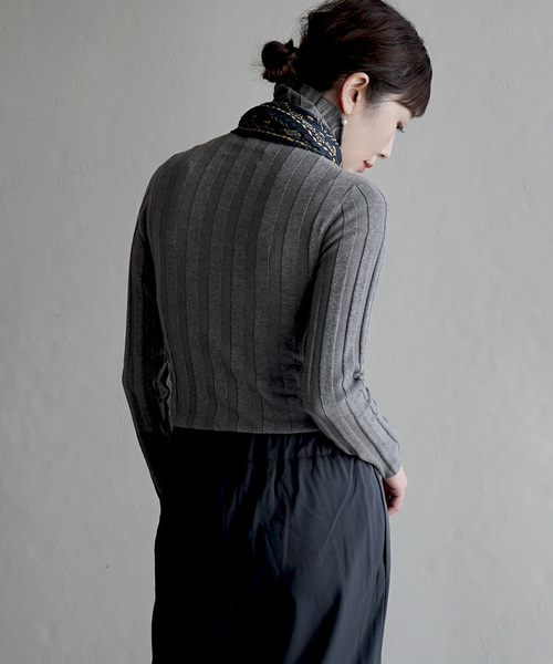 apartment department（アパートメントデパートメント）の「トタンリブ ロングタートルネックプルオーバー（ニット/セーター・レディース・アッシュブラウン/オフホワイト/杢グレー/ブラック/レッド・M）」の16枚目の写真