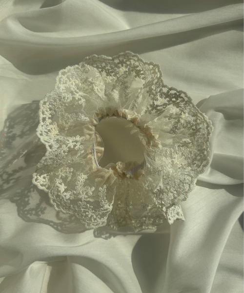 kutir（クティール）の「kutirlune／レースシュシュ（シュシュ・レディース・ホワイト系その他2/ライトホワイト/ホワイト/ホワイト系その他・FREE）」の2枚目の写真