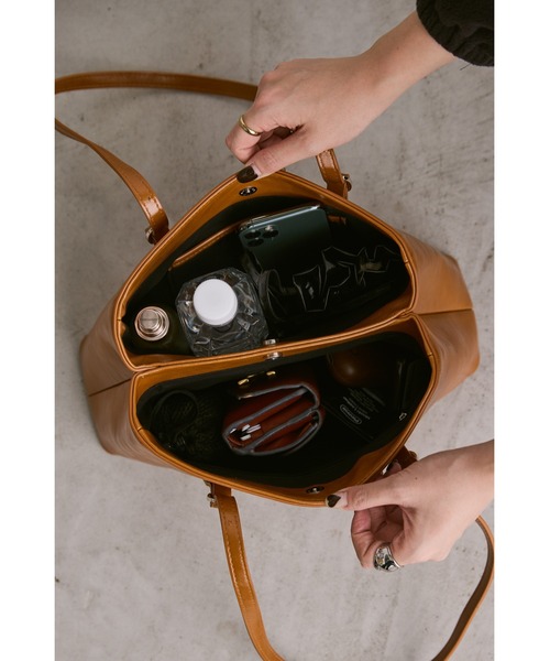 un/neu(アンノイ)の「ヴィンテージライクダブルハンドルバッグ /フェイクレザースクエアバッグ / ペットボトル収納可能(ハンドバッグ・レディース・ブラウン/キャメル/ブラック/ピンク/ブルー・FREE)」の21枚目の写真