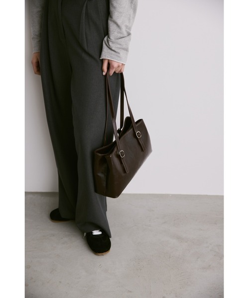 un/neu(アンノイ)の「ヴィンテージライクダブルハンドルバッグ /フェイクレザースクエアバッグ / ペットボトル収納可能(ハンドバッグ・レディース・ブラウン/キャメル/ブラック/ピンク/ブルー・FREE)」の9枚目の写真