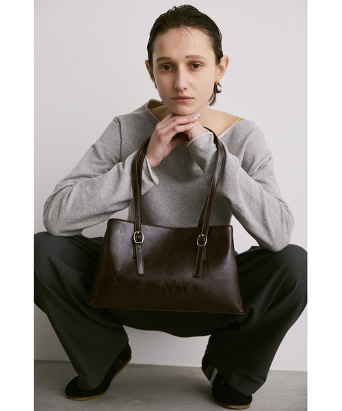 un/neu(アンノイ)の「ヴィンテージライクダブルハンドルバッグ /フェイクレザースクエアバッグ / ペットボトル収納可能(ハンドバッグ・レディース・ブラウン/キャメル/ブラック/ピンク/ブルー・FREE)」の6枚目の写真