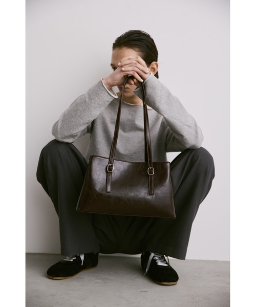 un/neu(アンノイ)の「ヴィンテージライクダブルハンドルバッグ /フェイクレザースクエアバッグ / ペットボトル収納可能(ハンドバッグ・レディース・ブラウン/キャメル/ブラック/ピンク/ブルー・FREE)」の11枚目の写真