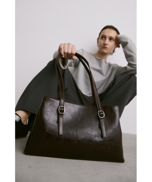 un/neu(アンノイ)の「ヴィンテージライクダブルハンドルバッグ /フェイクレザースクエアバッグ / ペットボトル収納可能(ハンドバッグ・レディース・ブラウン/キャメル/ブラック/ピンク/ブルー・FREE)」の12枚目の写真