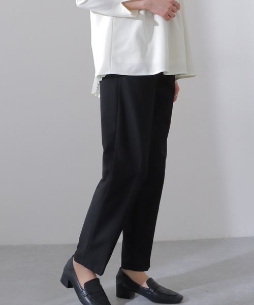 Lace Ladies(レースレディース)の「ソリッドカラー センター プリーツ入り テーパード パンツ(スラックス・レディース・グレー/ブラック/ダークグレー/ネイビー・L/M/S)」の6枚目の写真