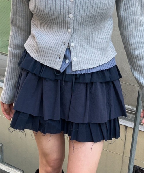 RAY CASSIN（レイカズン）の「カットオフティアードミニスカパン（スカート・レディース・グレー/アイボリー/ブラック系その他2/ホワイト・FREE）」の3枚目の写真