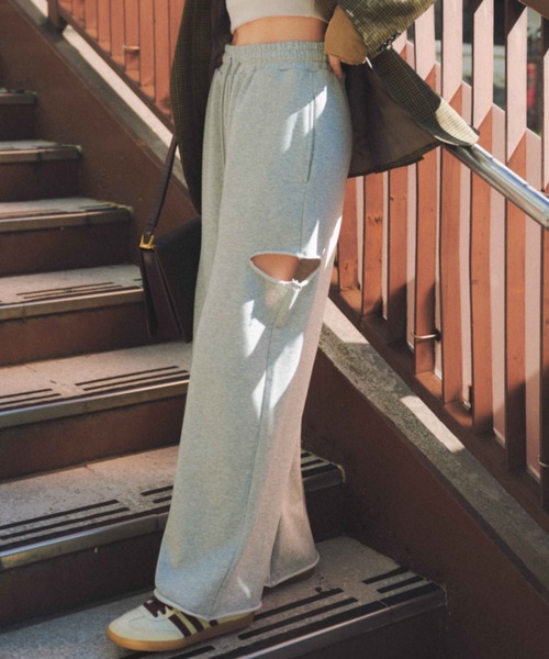 FOREVER 21(フォーエバー トゥエンティーワン)の「【2025SS】ヴィンテージライクサイドカットアウトスウェットパンツ(スウェットパンツ・レディース・ピンク/ブラック/カーキ/グレー・SMALL/MEDIUM)」の3枚目の写真