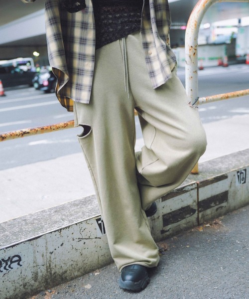 FOREVER 21(フォーエバー トゥエンティーワン)の「【2025SS】ヴィンテージライクサイドカットアウトスウェットパンツ(スウェットパンツ・レディース・ピンク/ブラック/カーキ/グレー・SMALL/MEDIUM)」の1枚目の写真