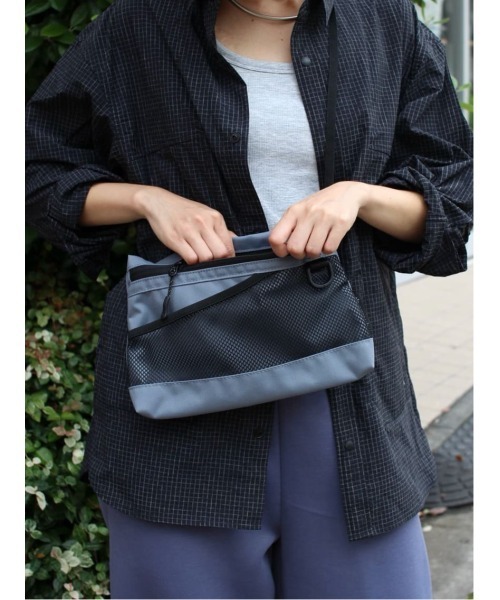 Snow Peak（スノーピーク）の「Snow Peak / Everyday Use Sacoche サコッシュ（ショルダーバッグ・メンズ・グレー/オリーブ/ブラック/ライトブルー/ダークブラウン・ONE SIZE）」の5枚目の写真