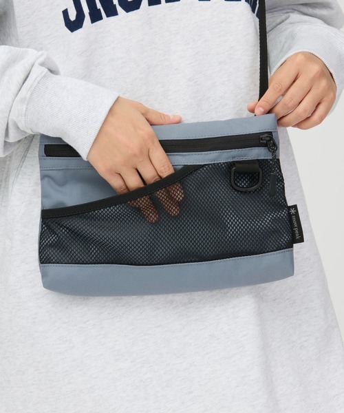 Snow Peak(スノーピーク)の「Snow Peak / Everyday Use Sacoche サコッシュ(ショルダーバッグ・メンズ・グレー/オリーブ/ブラック・ONE SIZE)」の12枚目の写真